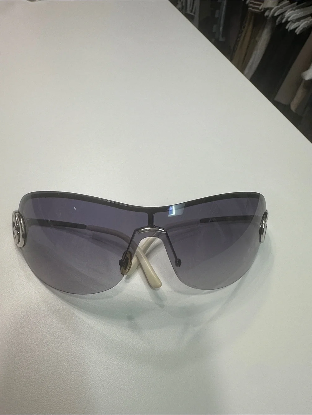 Women's authentic Gucci Shield Sunglasses in Gray
